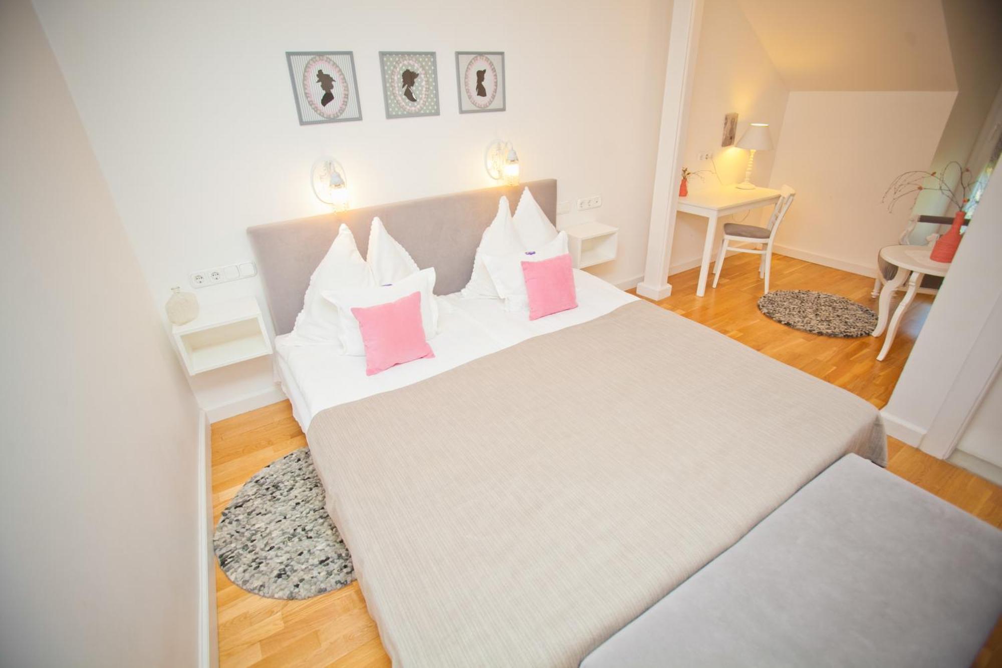 Boutique Hotel Szarcsa Szekesfehervar Luaran gambar